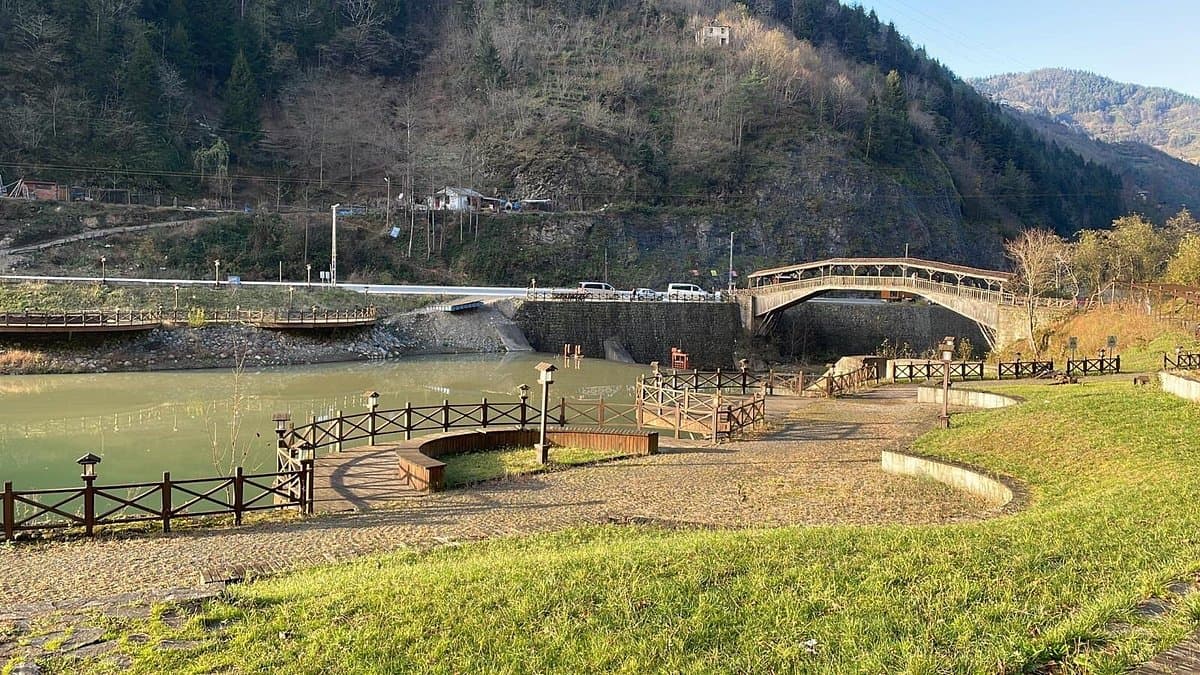 Hapsiyas Tiled Bridge cover image